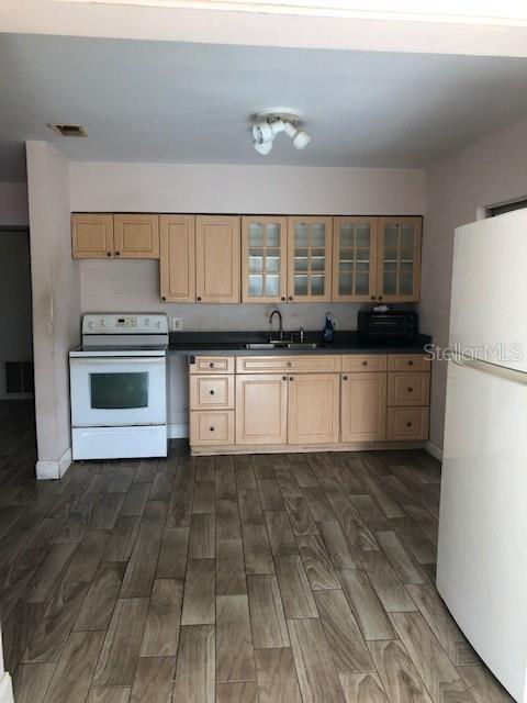 Building Photo - 1955 N Old Coachman Rd