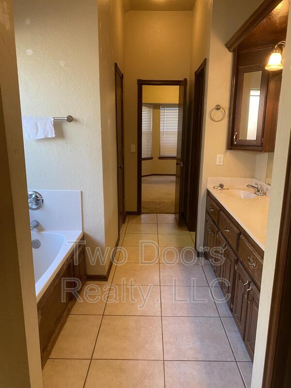 Building Photo - 617 Allison Ln