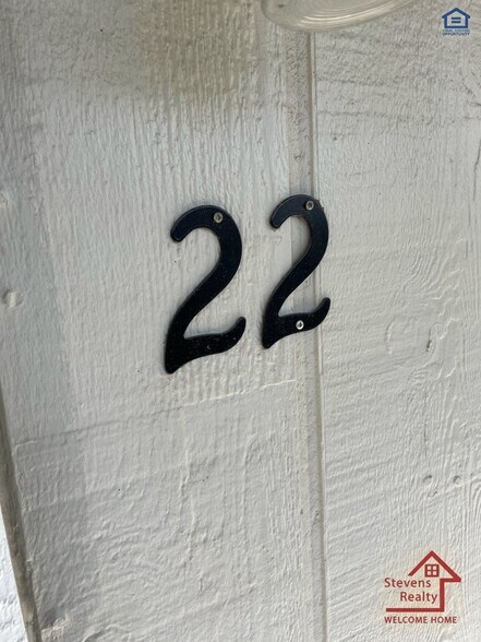 Building Photo - 1502 NW Kingsbury Ave