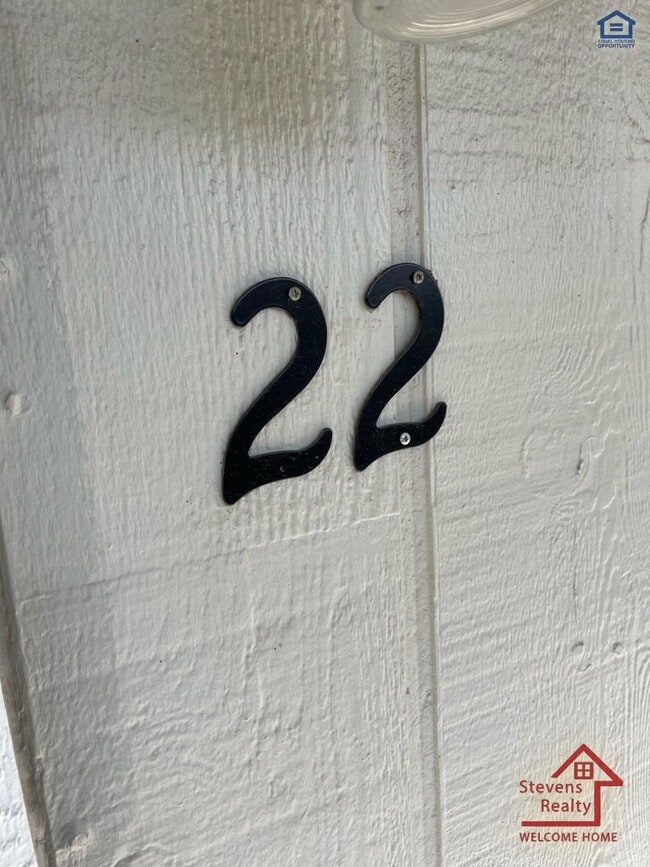 Building Photo - 1502 NW Kingsbury Ave