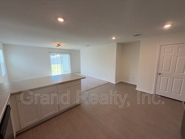 Building Photo - 4360 Jitterbug St