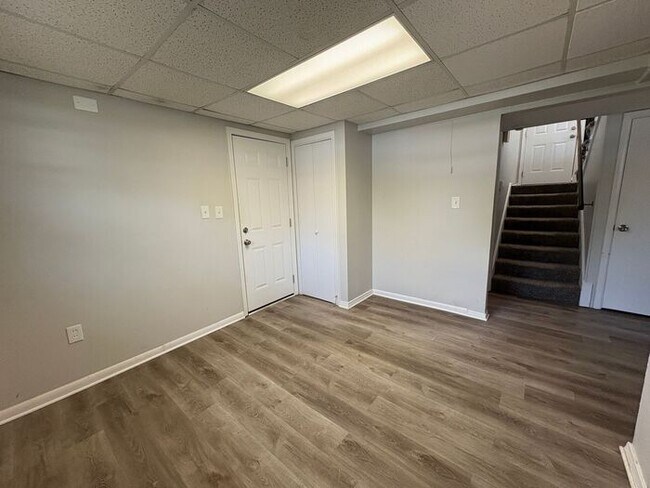 Building Photo - Comfortable 3-Bedroom Home with Fenced Yar...