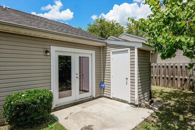 Building Photo - 2016 Caton Dr
