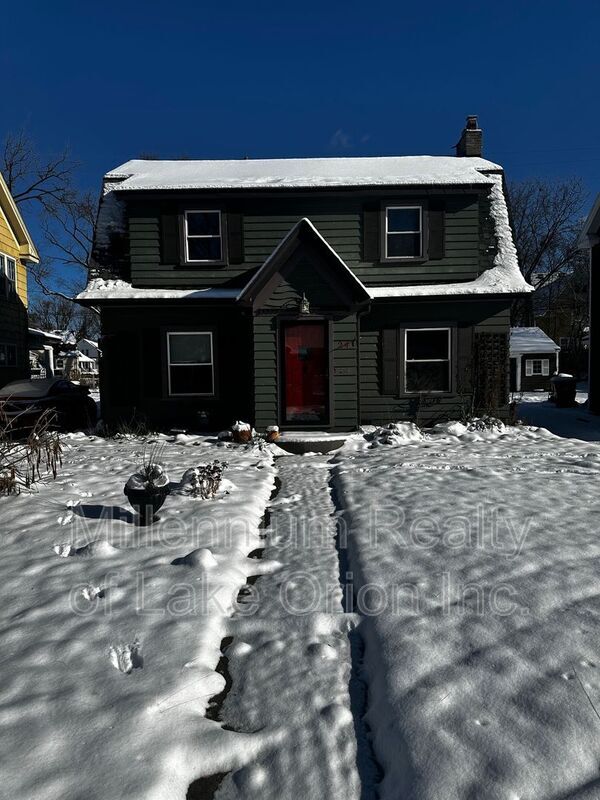 Building Photo - 24 Utica Rd