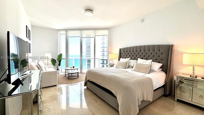 Building Photo - 15901 Collins Ave