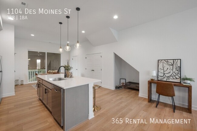 Building Photo - 1104 SW Des Moines St