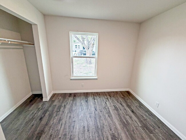 Building Photo - 2718 Bernuda, San Antonio, TX 78222