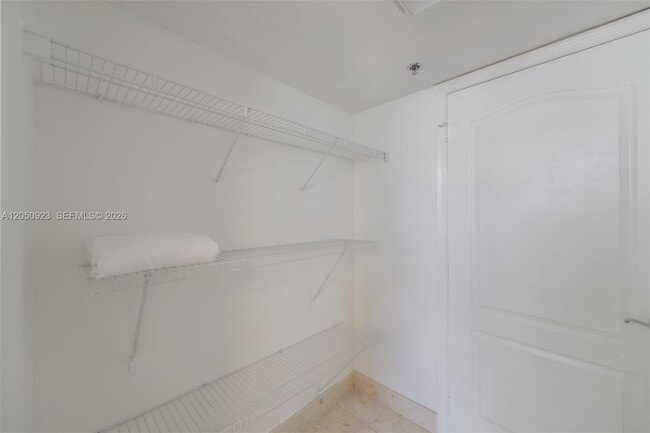 Building Photo - 1200 Brickell Bay Dr