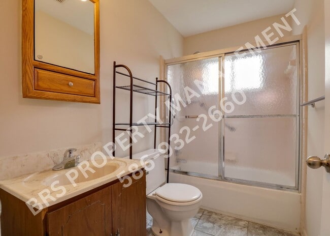 Building Photo - 3 BD 1 Bath in Hazel Park