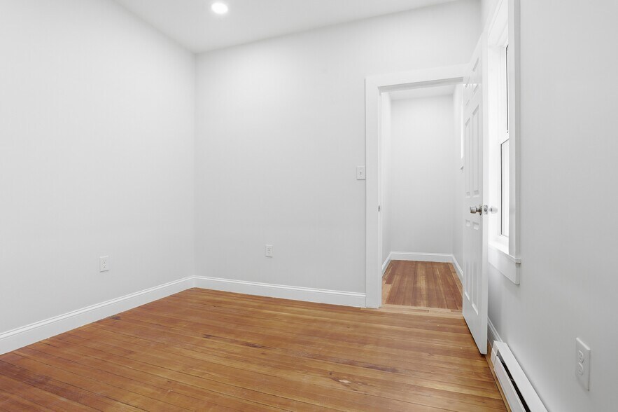 Building Photo - 53 Woodford St