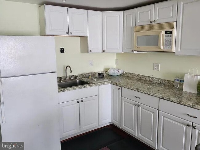 Building Photo - 6302 Hibbling Ave