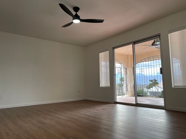 Large Master Bedroom - 12800 Avenida Alta Loma