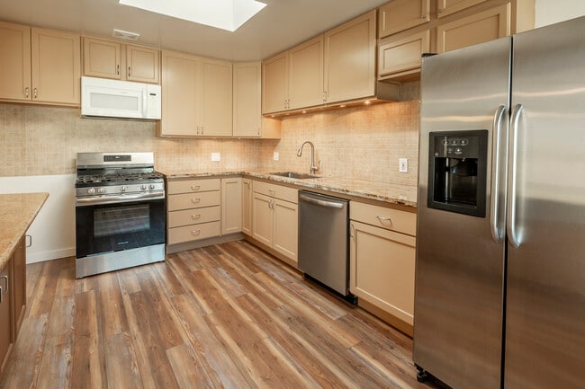 Building Photo - 316 Bridgeview Dr