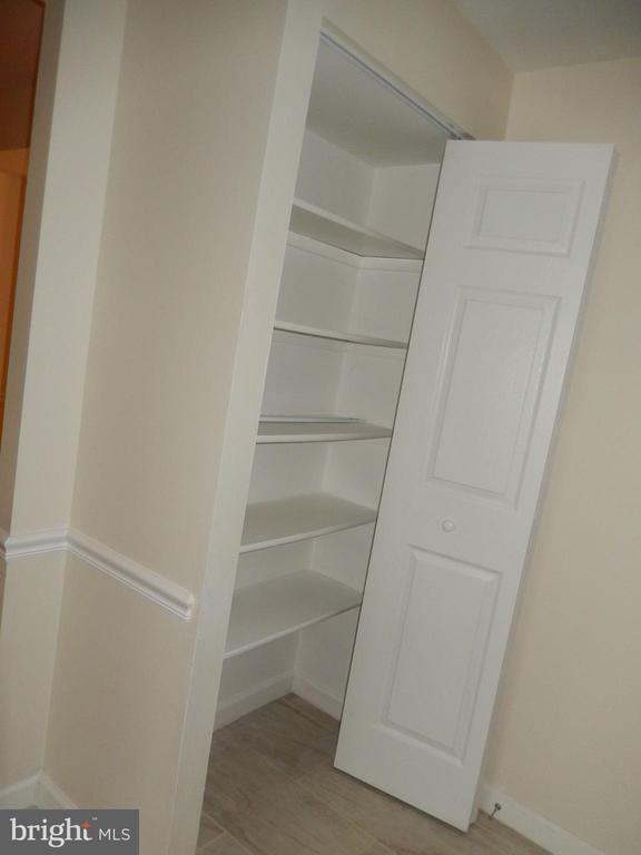 Building Photo - 15821 Anamosa Dr