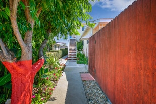 Building Photo - 2256 S Carmelina Ave