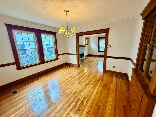 Building Photo - 216 Tremont St