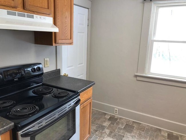 Building Photo - 1410 N Chestnut St