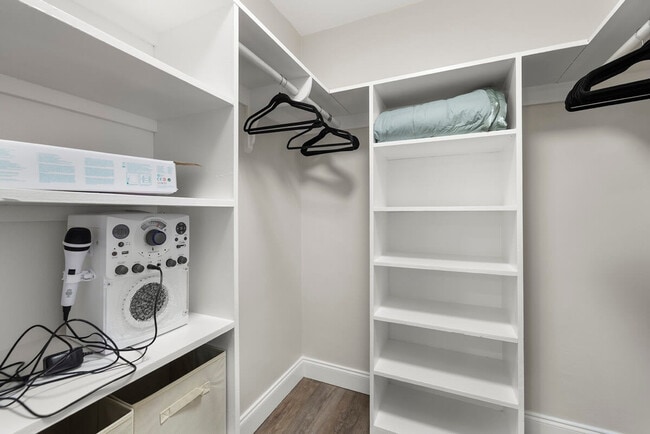 Building Photo - 802 Camelia Dr