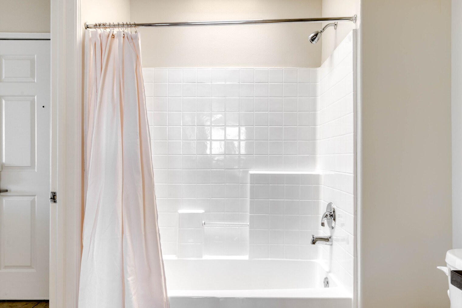 Building Photo - 1561 S Barrington Ave