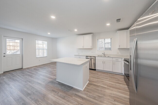 Building Photo - 847 Lake Fletcher Rd