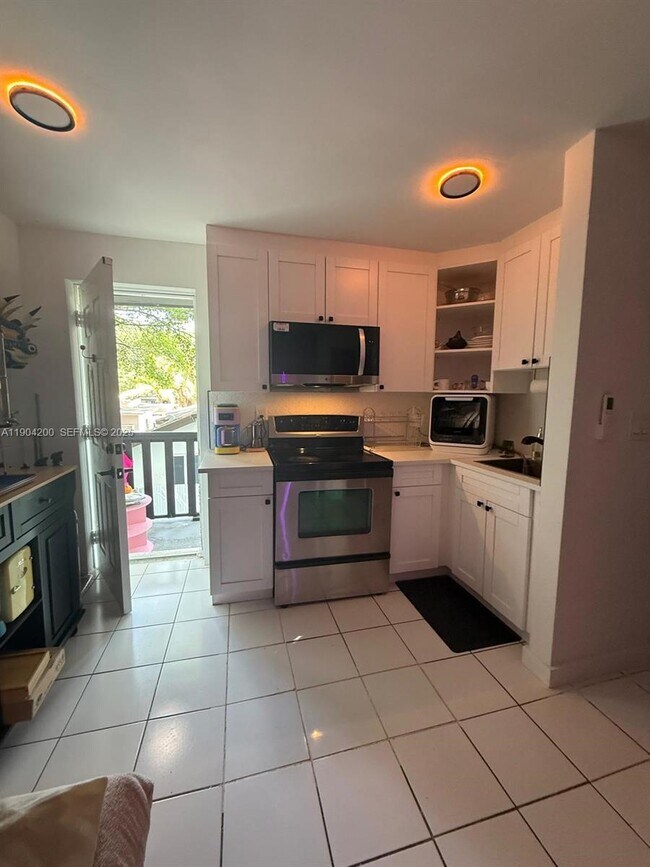 Building Photo - 5028 NW 3rd Ave