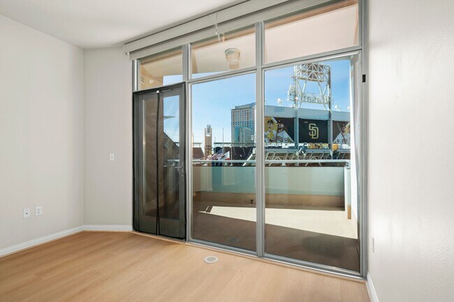 Building Photo - Beautiful Condo Right Across from Petco Park!