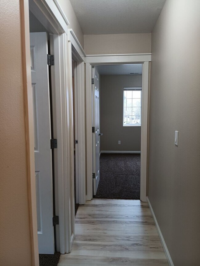 Building Photo - Beautiful Recently Remodeled Propety Ready For You to Enjoy!