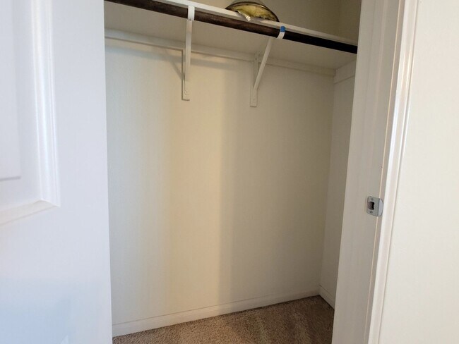 Building Photo - Beautiful 3 Bedroom, 2.5 Bath Home with Attached Garage & Tall Ceilings