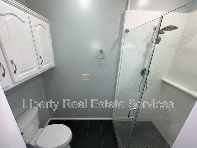 Building Photo - 380 Tremain Dr