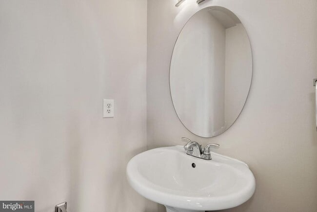 Building Photo - 3271 Westdale Ct