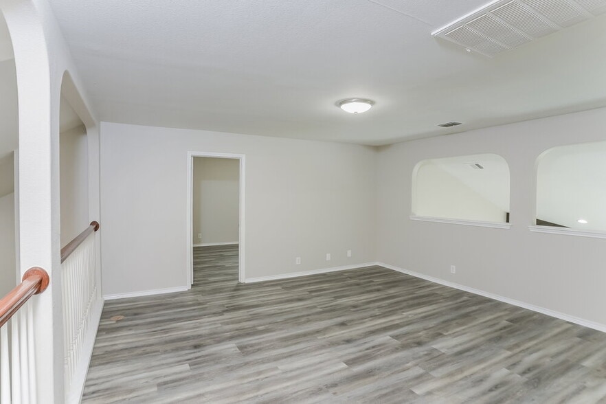Building Photo - 121 Yeager Cir