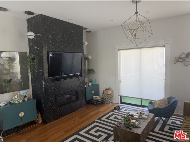 Building Photo - 12911 Bluff Creek Dr