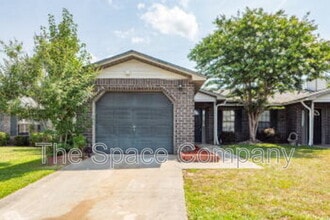 Building Photo - 404 Erskine St