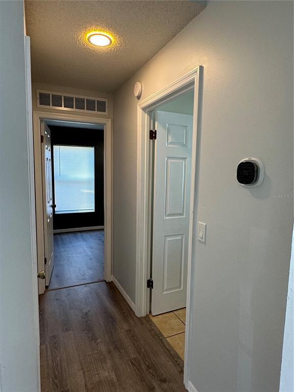 Building Photo - 106 N Hampton Ct
