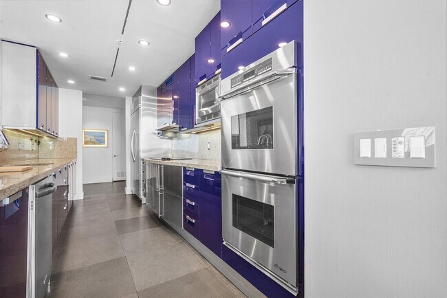 Building Photo - 715 Bayshore Dr