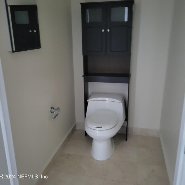 Building Photo - 1431 Riverplace Blvd