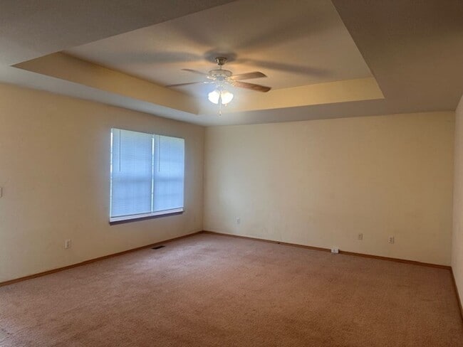 Building Photo - All brick 3 bed 2 bath home in SE Springfi...