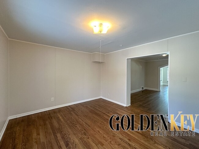 Building Photo - AVAILABLE NOW Home in University District ...