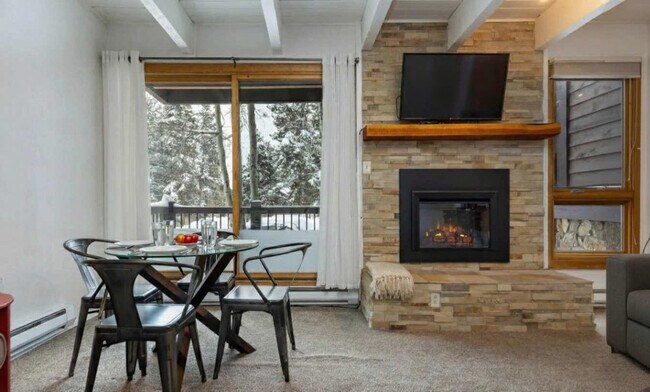 Building Photo - 465-464 4 O'Clock Rd