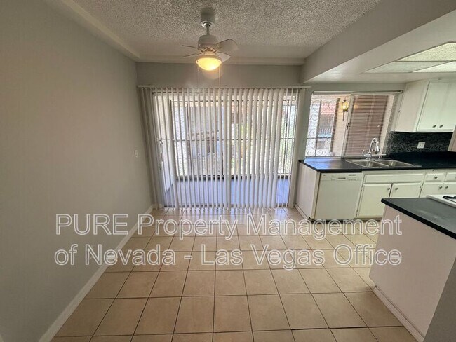 Building Photo - 1405 E Vegas Valley Dr
