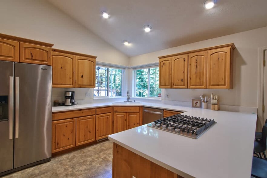 Building Photo - 2372 NW Meadows Dr