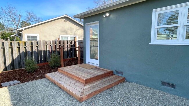 Building Photo - Walnut Creek Gorgeous 3-bedroom 2 bath hom...