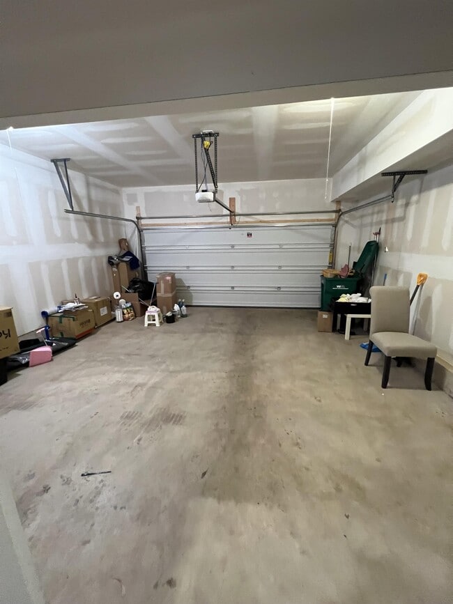 Building Photo - 25 Jessop Ln