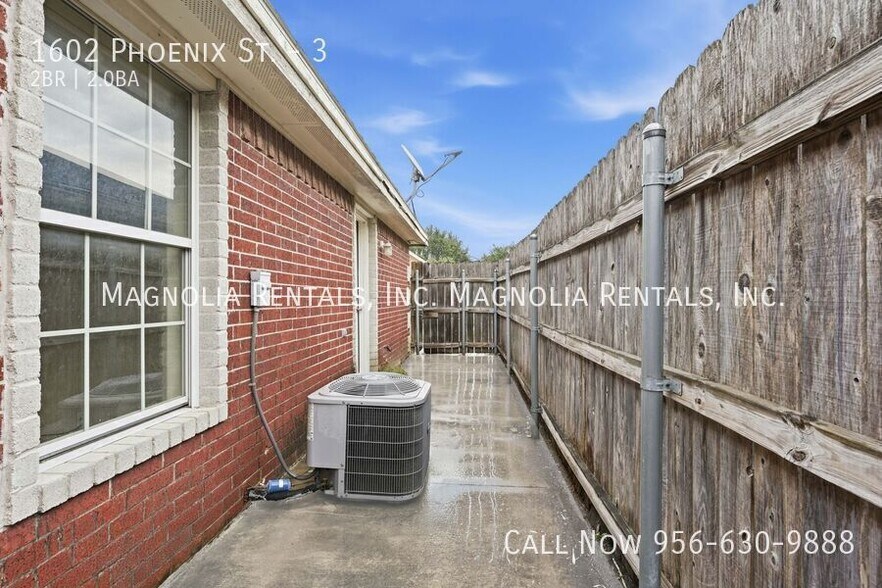 Building Photo - 1602 Phoenix St
