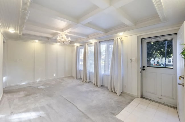 Building Photo - Beautiful 3-Bed 1.5-Bath House in Waterloo