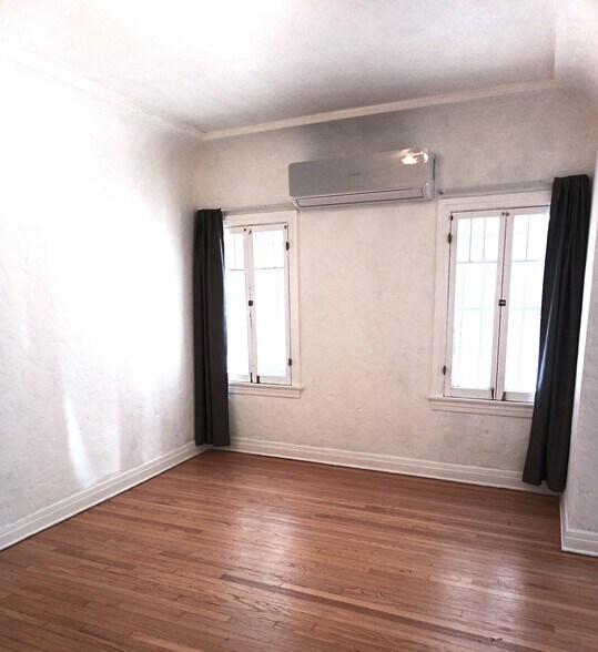 Building Photo - 427 N Genesee Ave