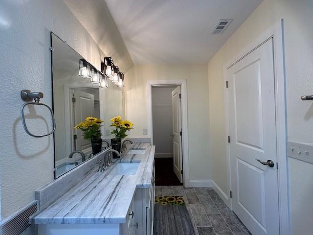 Building Photo - 2649 Mariposa Cir