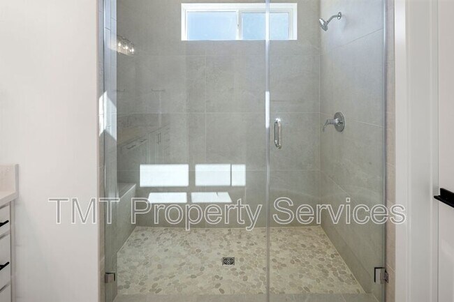 Building Photo - 9046 Ventura St