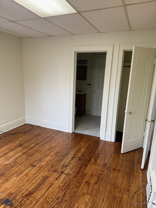 Building Photo - 2414 Mallery St