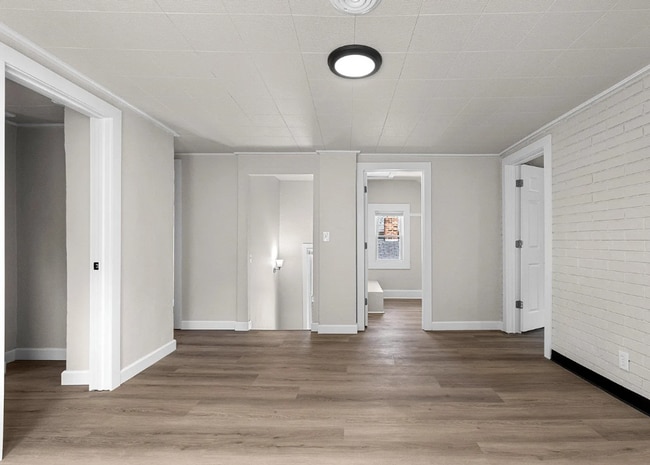 Building Photo - 4 Bedroom Single Family Home Available - Green Bay!